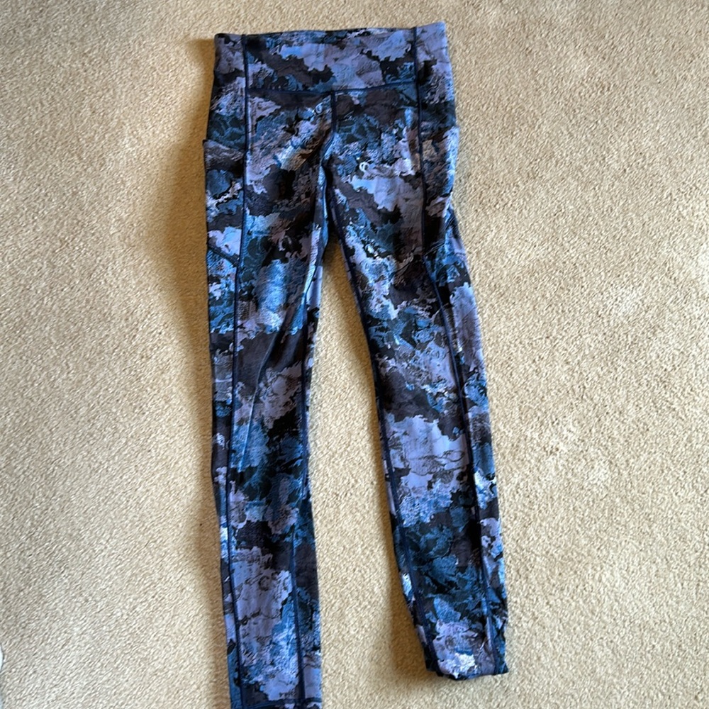 Lululemon Speed up tight 28” full on Luxtreme 28” multi camo size: 4